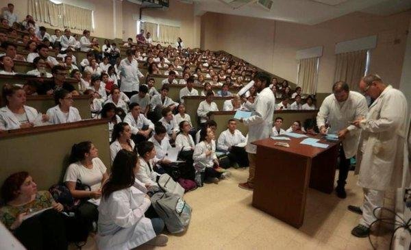 Arancel a extranjeros: propuesta y debate abierto en la UNLP