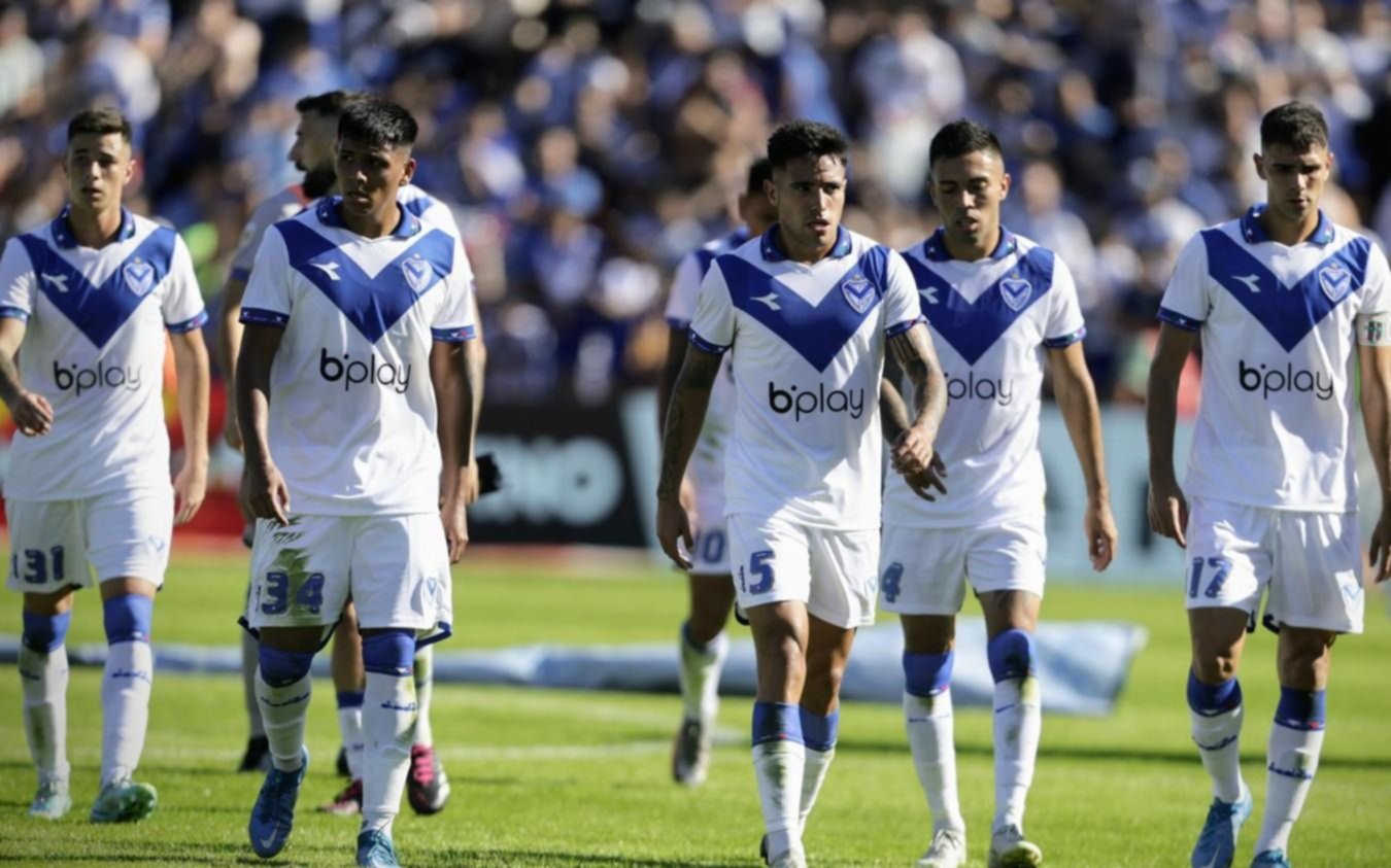 Jugadores del plantel de Vélez fueron amenazados por la barra: "Te vamos a pegar un par de tiros en las patas" 