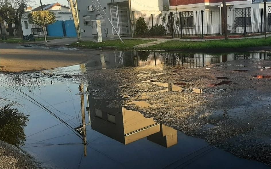 Vecinos denuncian "calles destruidas" en un barrio de La Plata