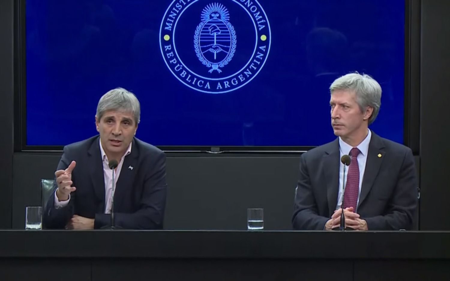 Caputo y el presidente del Central se reúnen con los bancos: expectativa por la reacción de los mercados