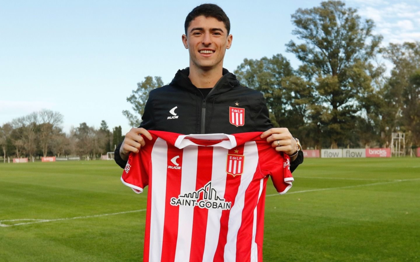 Estudiantes presentó a su nuevo refuerzo, Facundo Rodríguez: "¡Bienvenido a casa!"