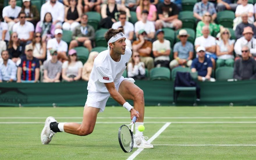 Tomás Etcheverry buscará dejar atrás el karma con el césped en su debut de Wimbledon