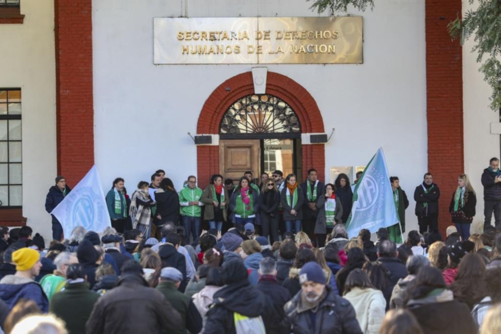 Protestas por otra ola de despidos en dependencias del Estado nacional
