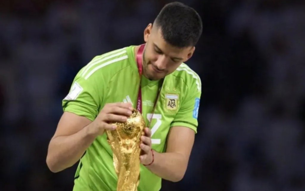 El platense Gerónimo Rulli recibió el permiso y viaja a París 2024 con la Selección