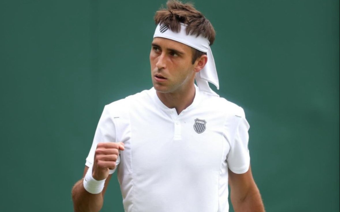 El platense Tomás Etcheverry venció a Nardi en Wimbledon y avanzó a la segunda ronda