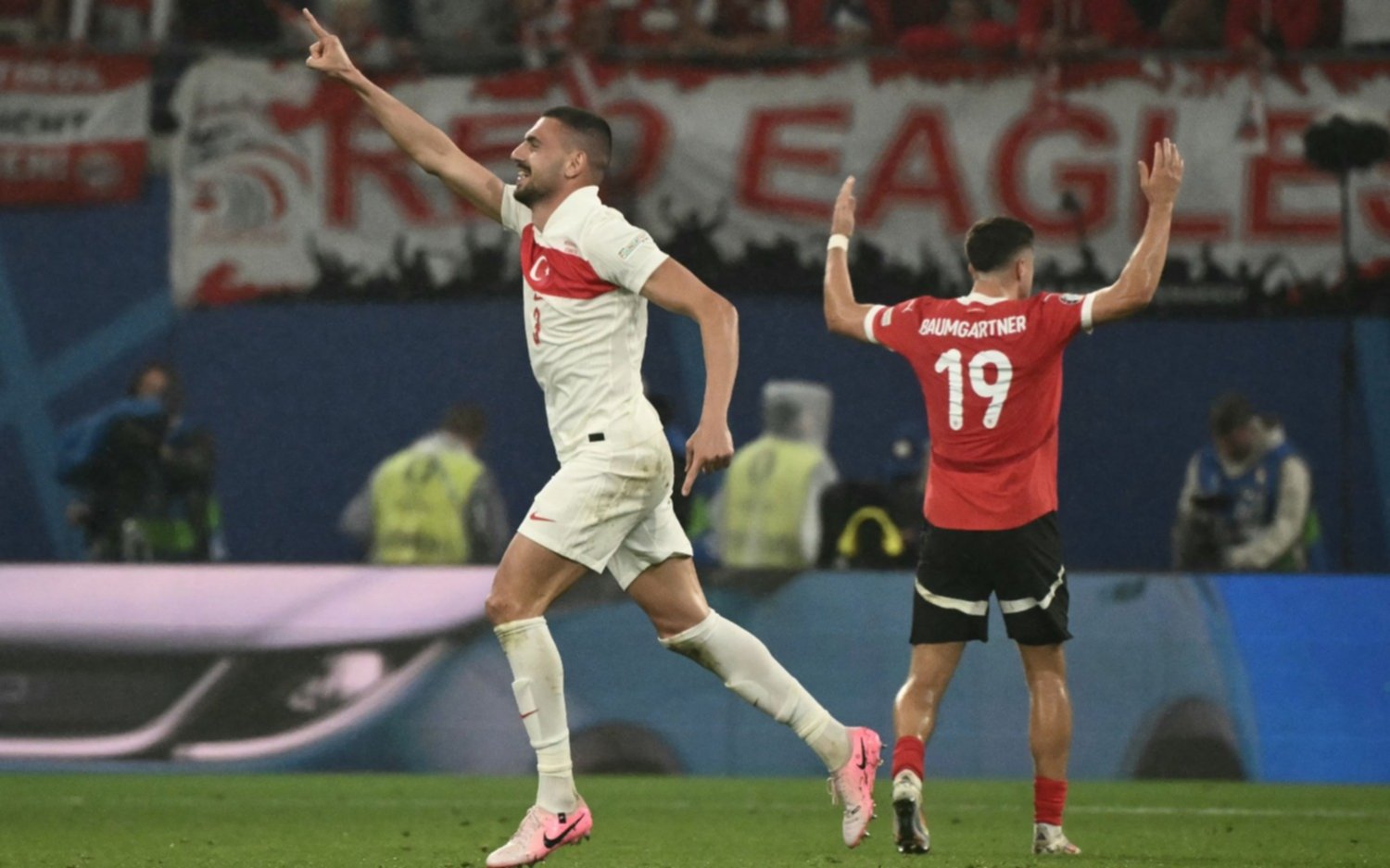 Turquía venció 2 a 1 a Austria y será rival de Países Bajos en los cuartos de final de la Eurocopa