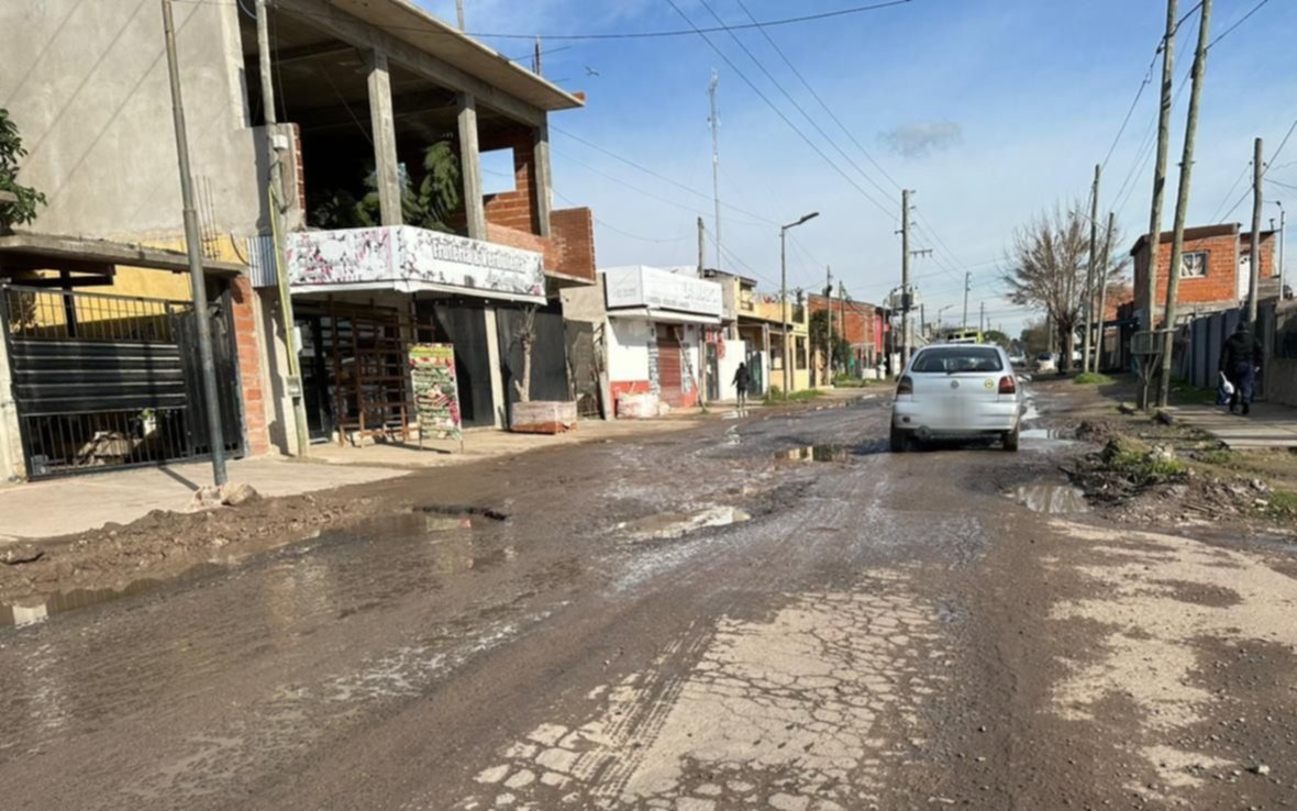 En Barrio Aeropuerto, una calle “destruida por completo”