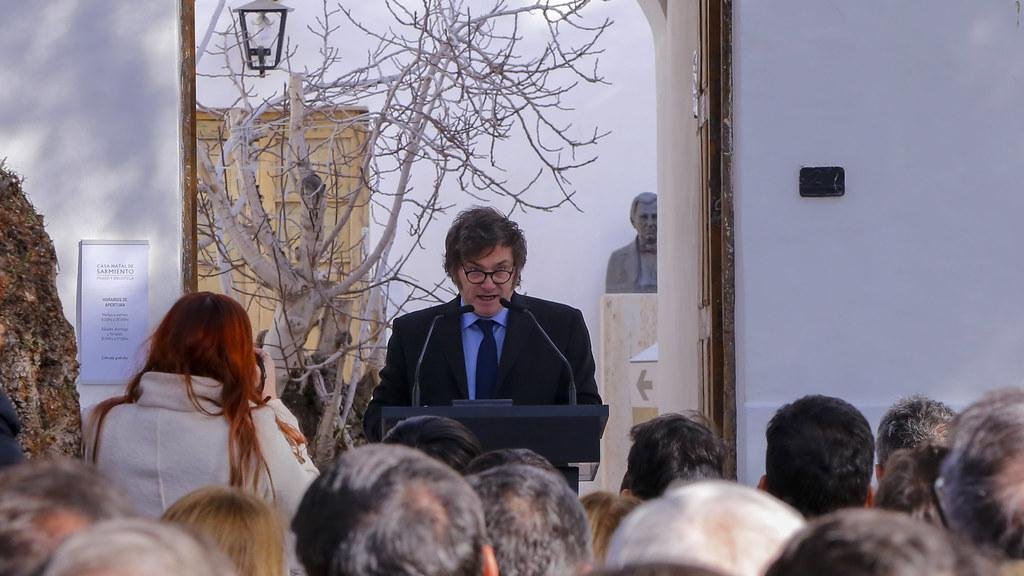 En San Juan, Milei apuntó a la formación docente