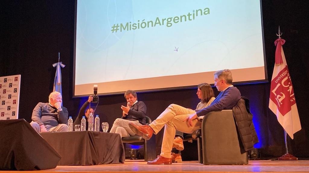 Manes, entre señales a la interna y palos a Milei: “Gobiernan con odio”