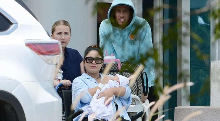 Vanessa Hudgens, enojada por las fotos que le sacaron tras dar a luz