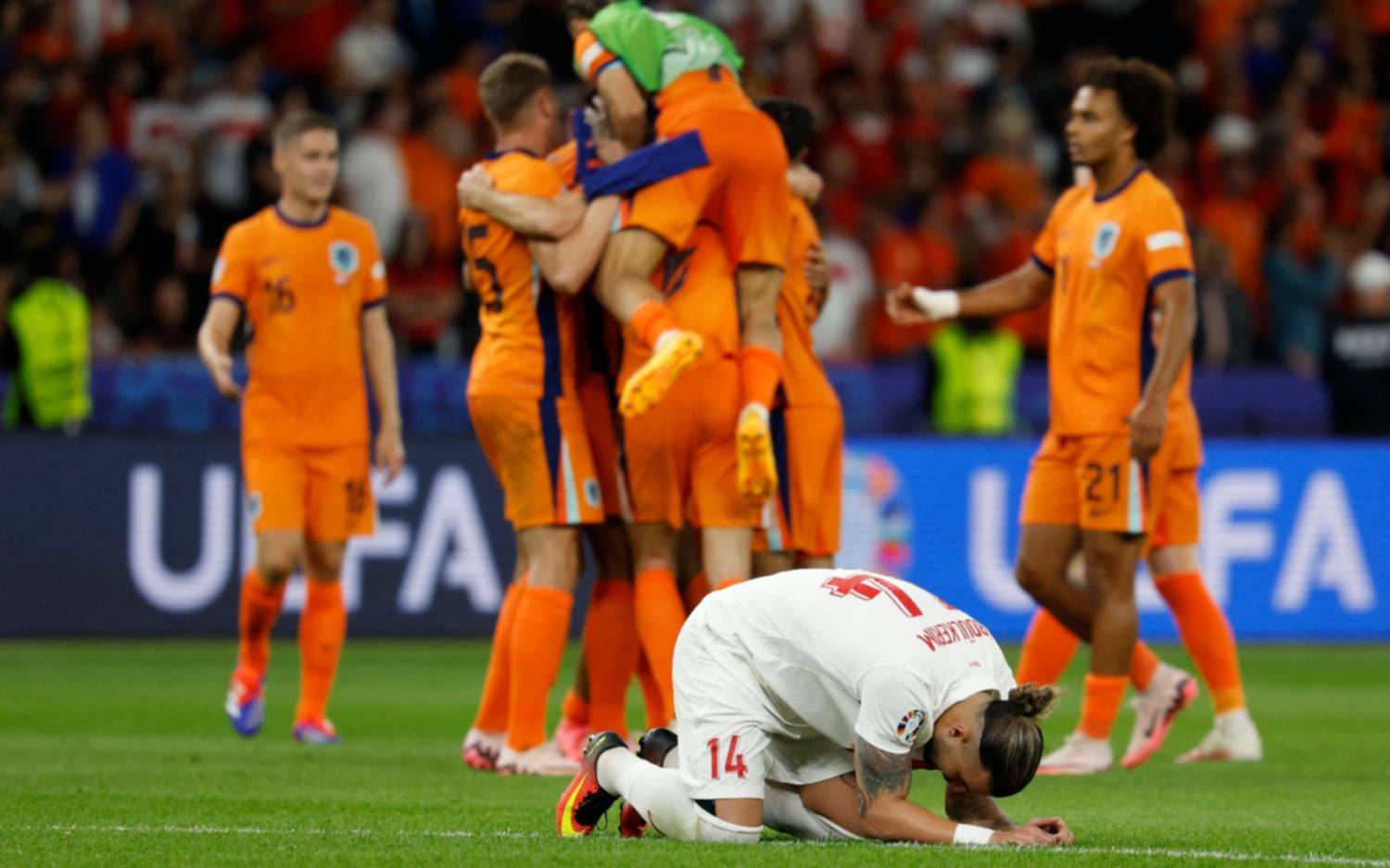 Países Bajos se lo dio vuelta a Turquía y enfrentará a Inglaterra en la semifinal de la Eurocopa