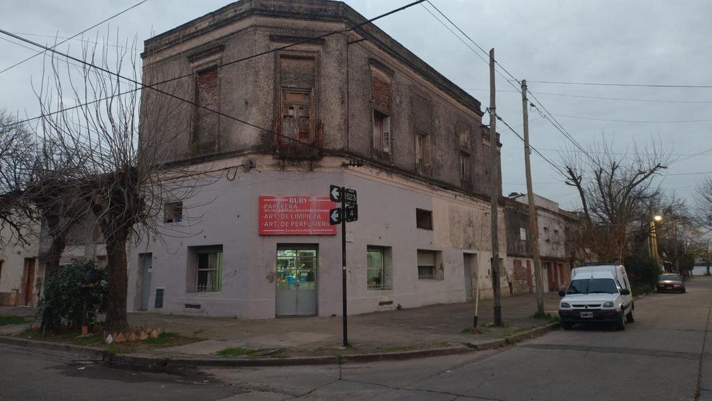 “Las mil casas”, entre la filantropía y el negocio