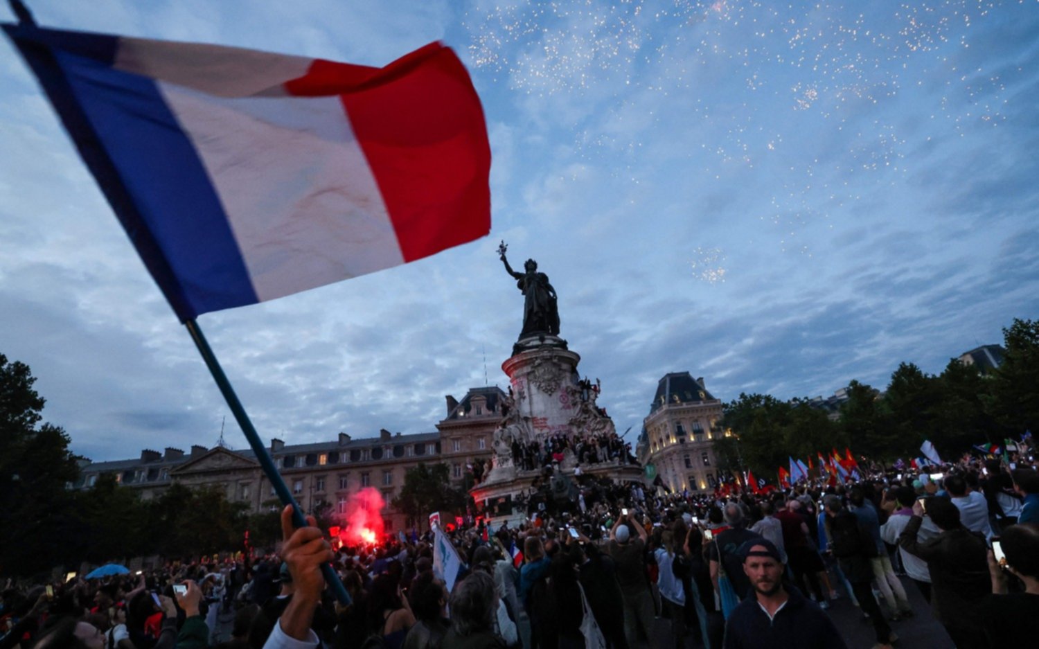 Elecciones en Francia: con sorpresa, la izquierda se impuso y relegó a la derecha al tercer puesto