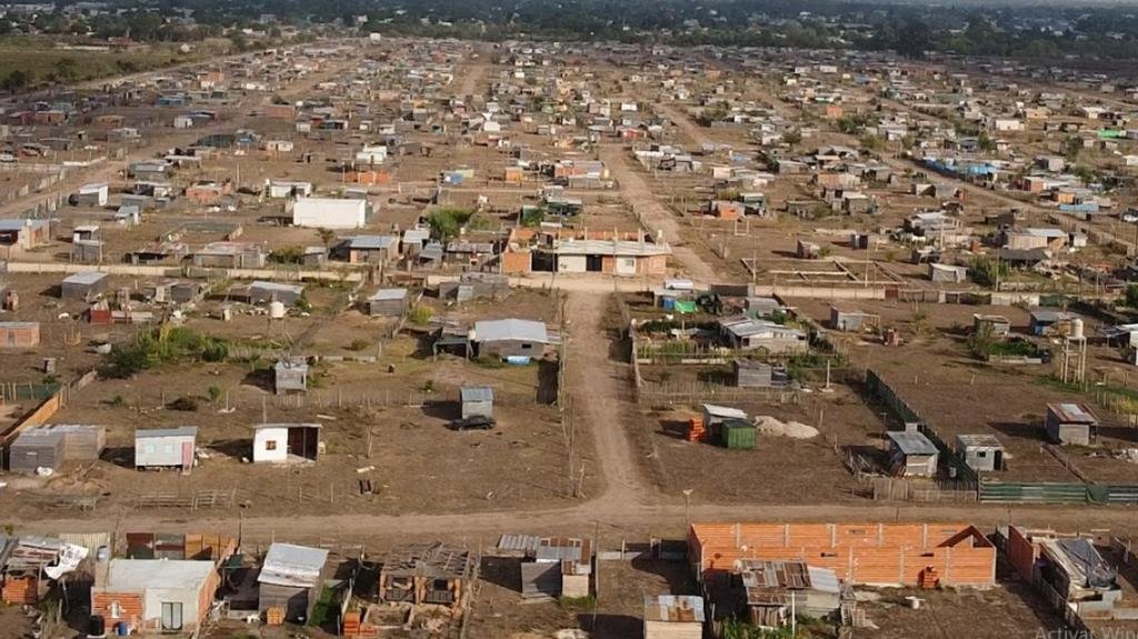 “Pueblo chico, infierno grande”: verdades y mitos de la vida en la Megatoma de Los Hornos