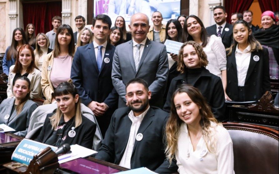 Estudiantes de la UNLP participaron del programa “Cambio de roles” en el Congreso de la Nación