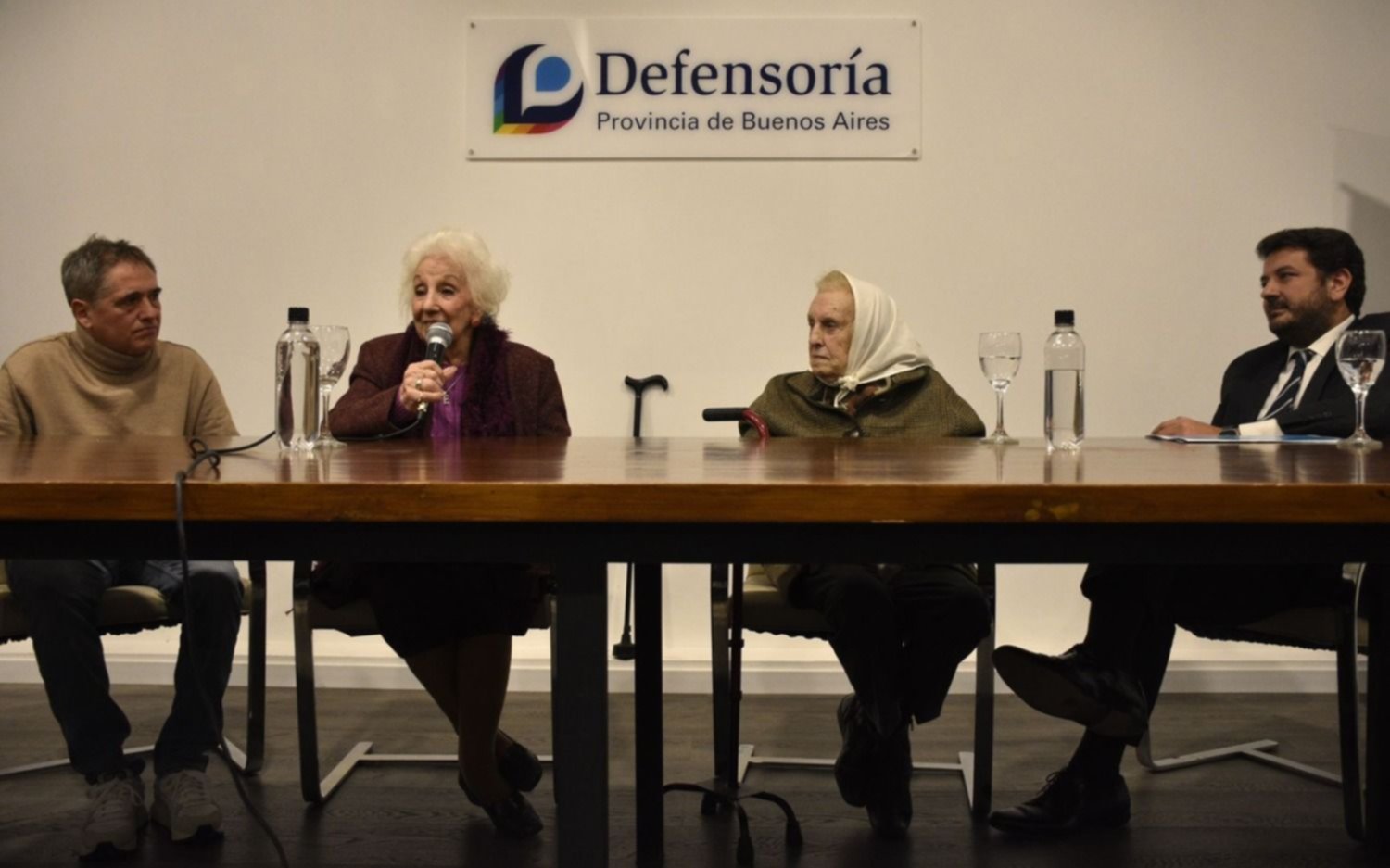 La Defensoría inauguró un espacio en homenaje a las Madres y Abuelas de Plaza de Mayo