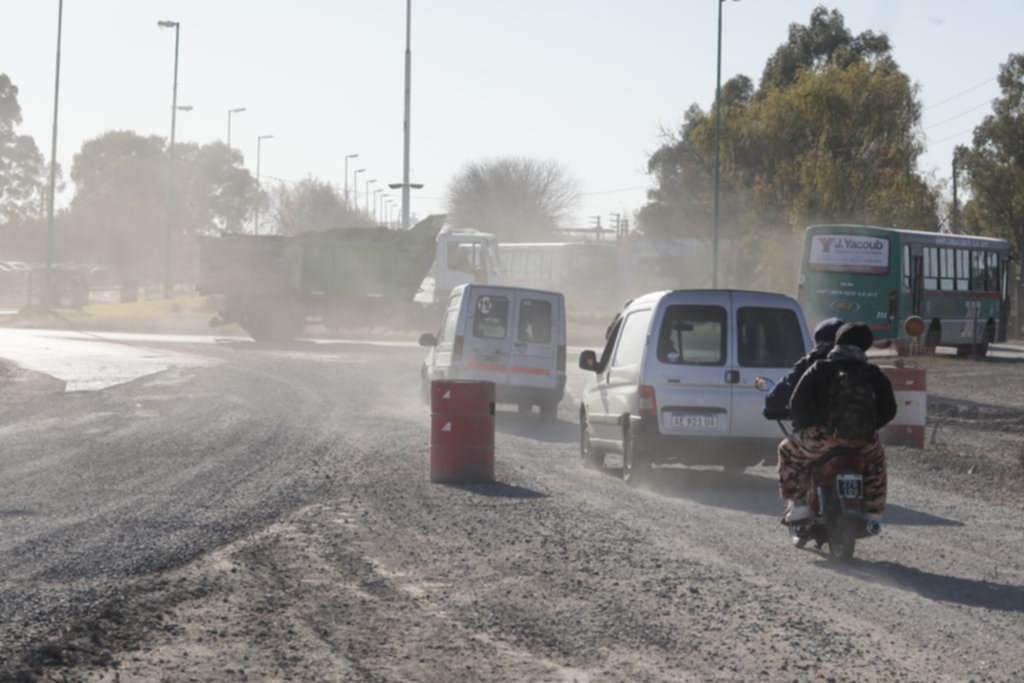 Camino Rivadavia: piden restringir el tránsito por su peligroso estado
