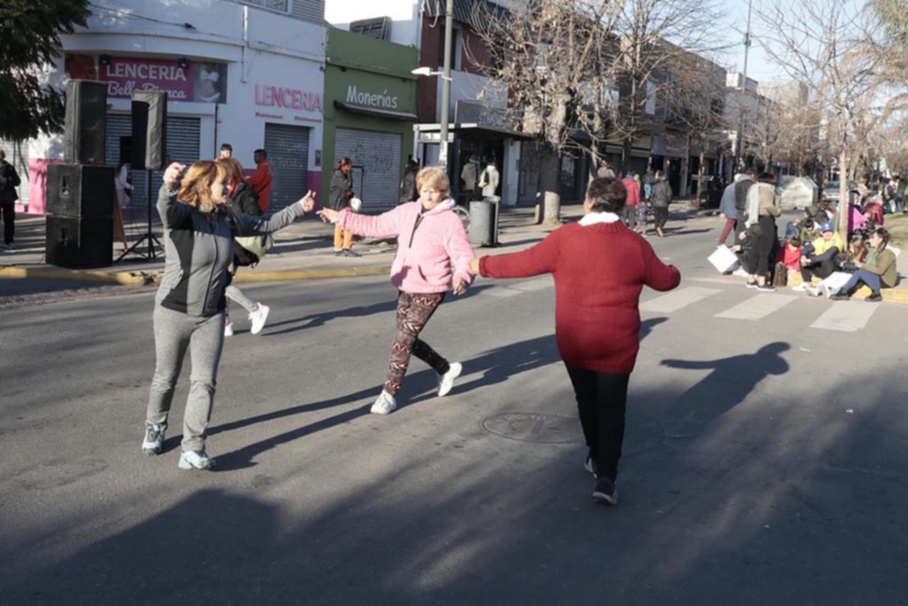 Actos, bailes y movidas vecinales para recordar la Independencia nacional