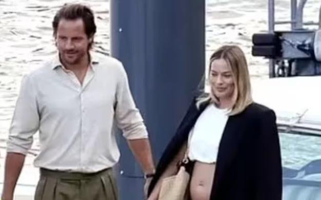Bebé a bordo: imágenes revelan embarazo de Margot Robbie