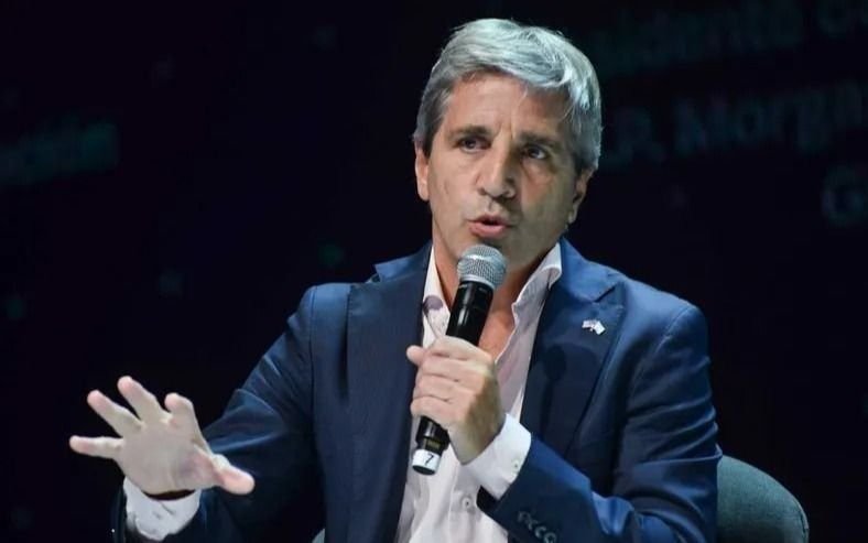 Caputo anticipó que la inflación de junio se ubicaría debajo del 5%: "Salimos de terapia intensiva"