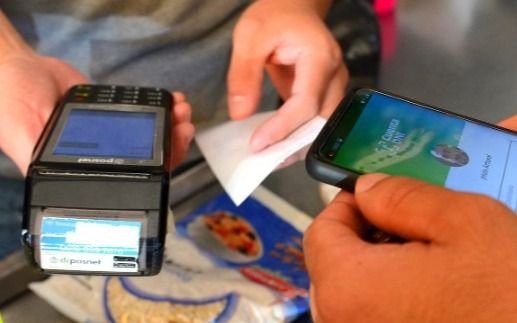 Bajan impuestos y pagar con celular o tarjeta tendrá más beneficios: los detalles