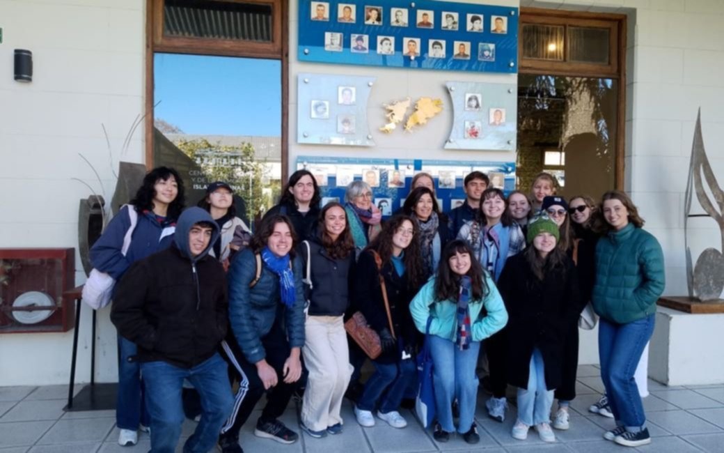 Estudiantes norteamericanos visitaron el Sitio de la Memoria Plaza Islas Malvinas