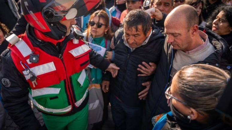 José Peña recibió asistencia médica en el Obelisco y lo llevaron a un hospital