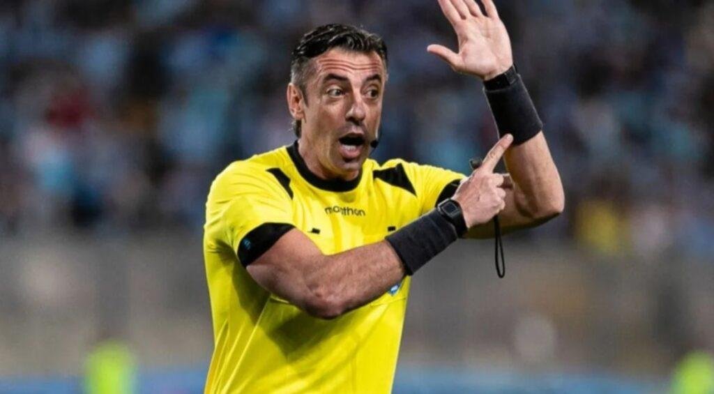 El brasileño Raphael Claus fue designado árbitro de la final entre argentinos y colombianos