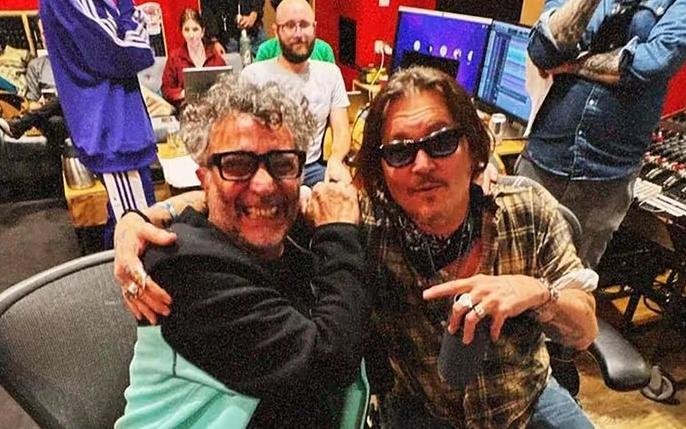 Cumbre inesperada y “amorosa”: Johnny Depp fue a visitar a Fito Páez