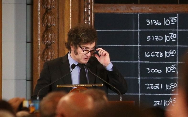 Milei llegó a Estados Unidos para participar de la cumbre de multimillonarios