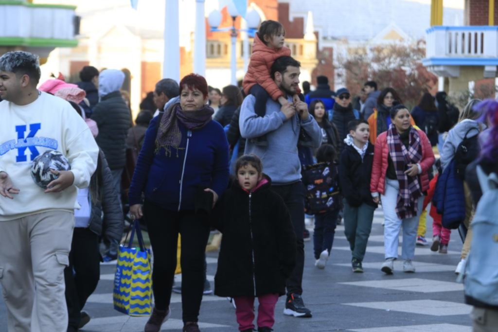 Arrancaron las vacaciones de invierno y en La Plata afloja la ola polar: el termómetro llegará a 19º esta semana 