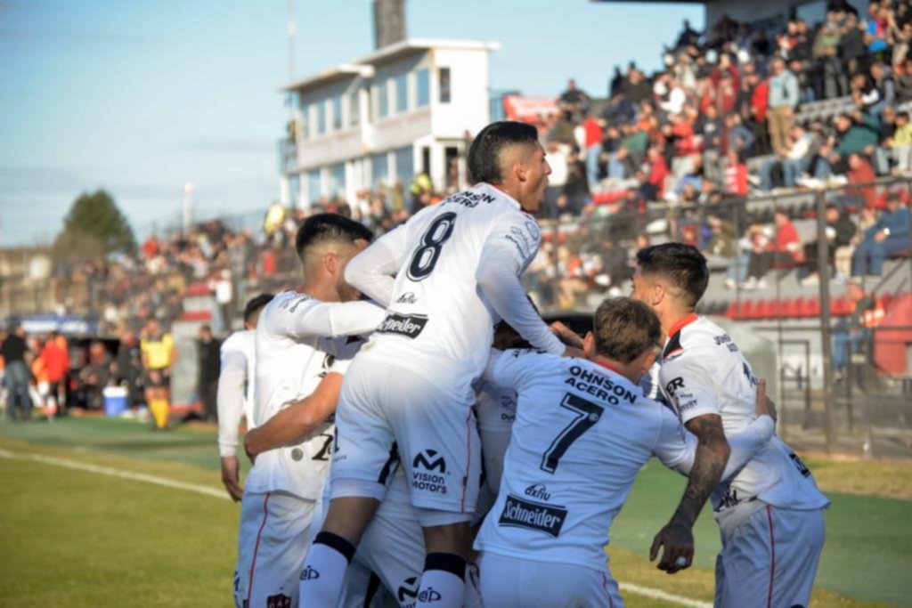 Colón perdió el partido y la punta