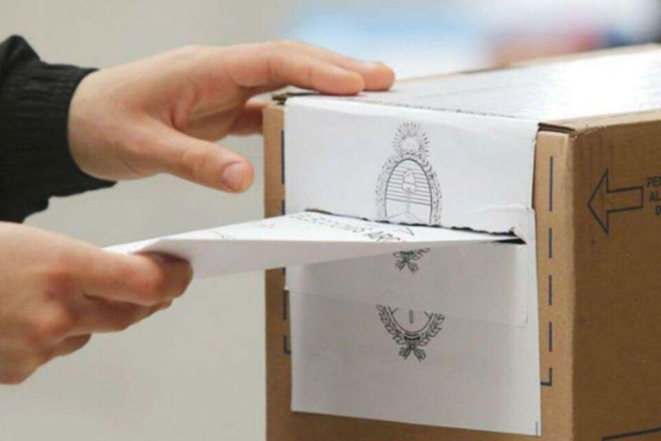 Resistencia opositora a la reforma electoral de Milei para eliminar las PASO