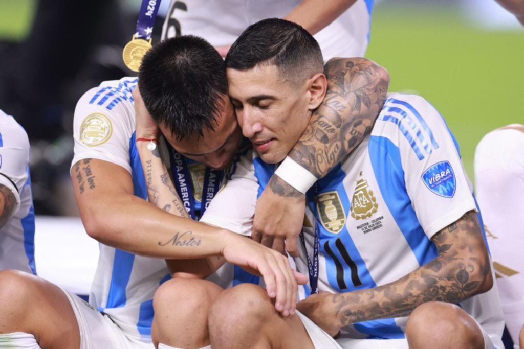 Abrazos eternos entre los jugadores y una vuelta atípica