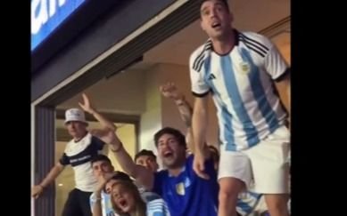 VIDEO. Un hincha de Gimnasia en medio de la pelea entre Maluma y argentinos en la final de la Copa América