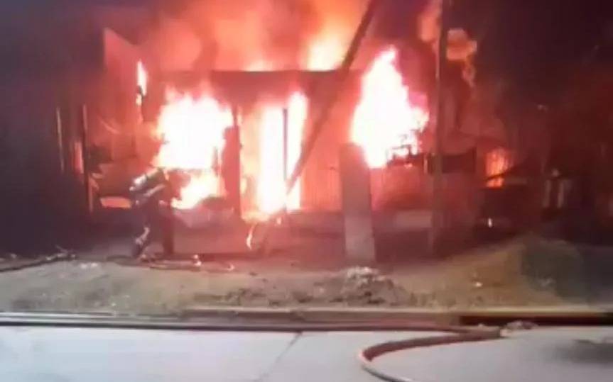 Incendio dejó familia en la calle