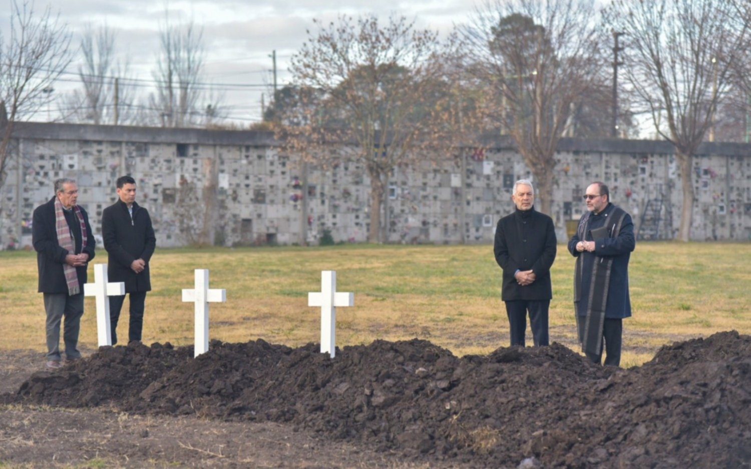 Inhumaron los restos en el cementerio de La Plata y piden declarar una emergencia de 180 días