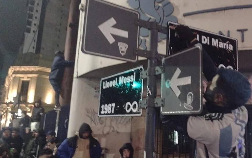 "Nos encontramos en Messi y Di María": una esquina de Santa Fe cambió su nombre en los festejos