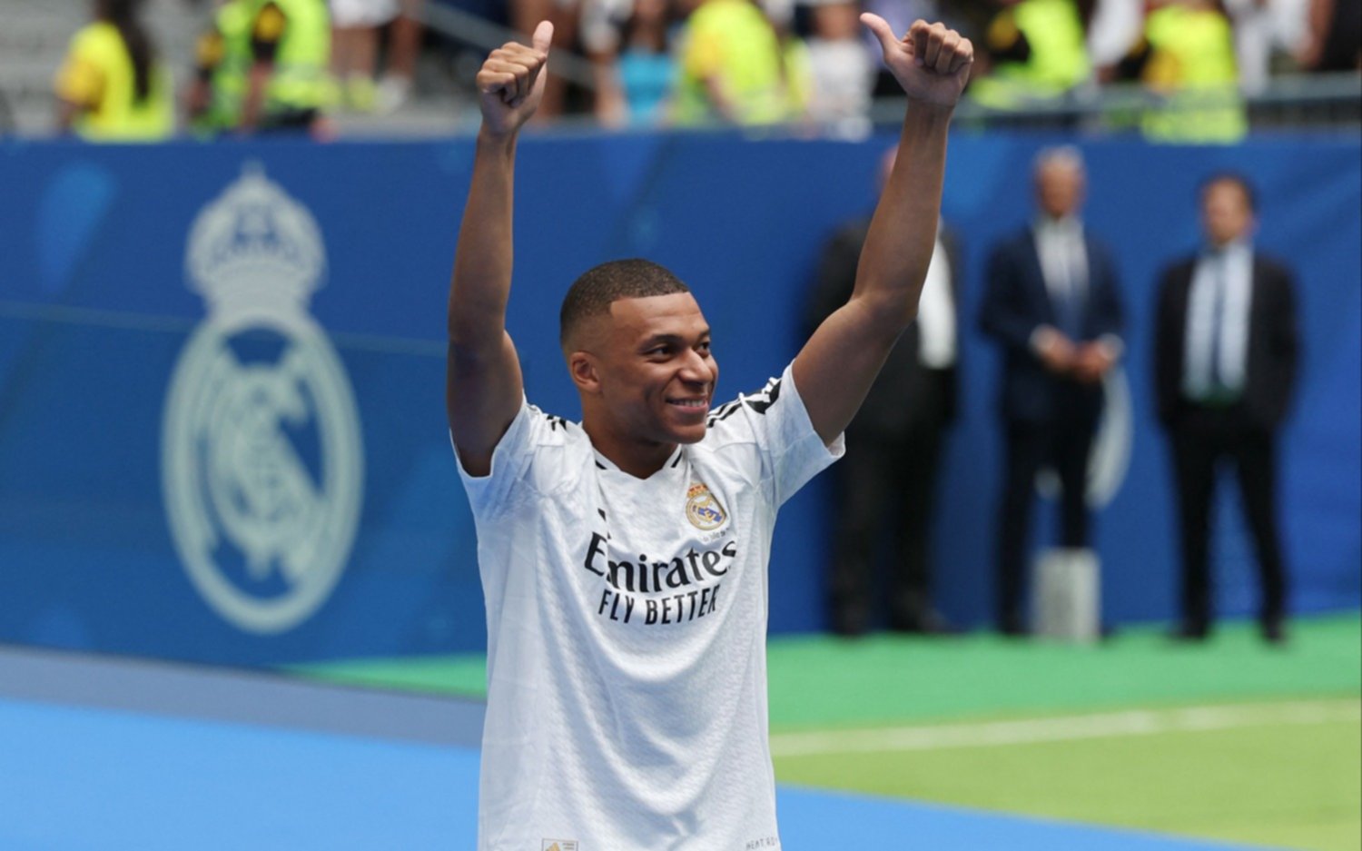 VIDEO.- Mbappé fue presentado en el Real Madrid: una multitud lo recibió en el Bernabéu