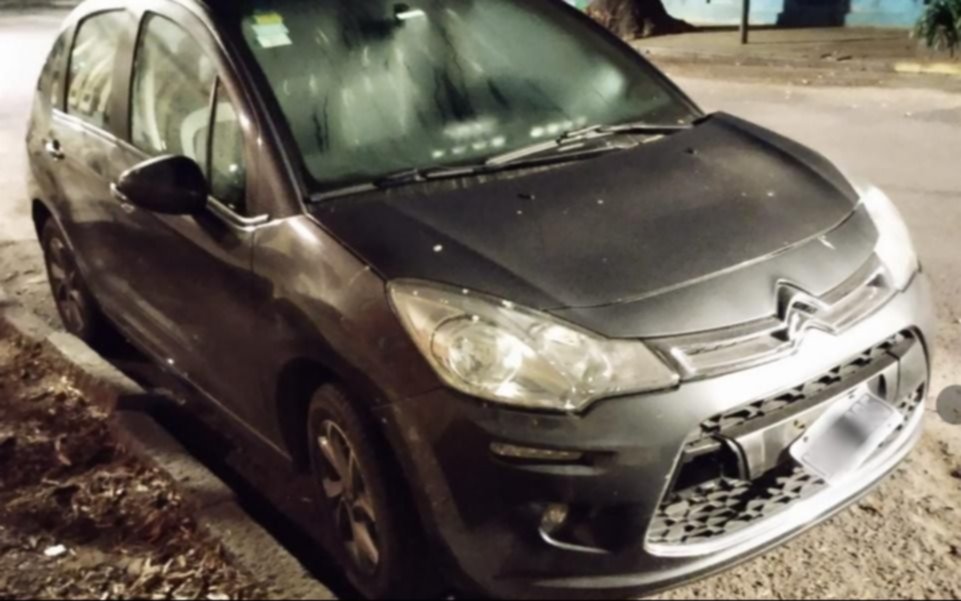 Lo que le faltaba a La Plata: atraparon a un "rompe patentes"  a pasos del Centro