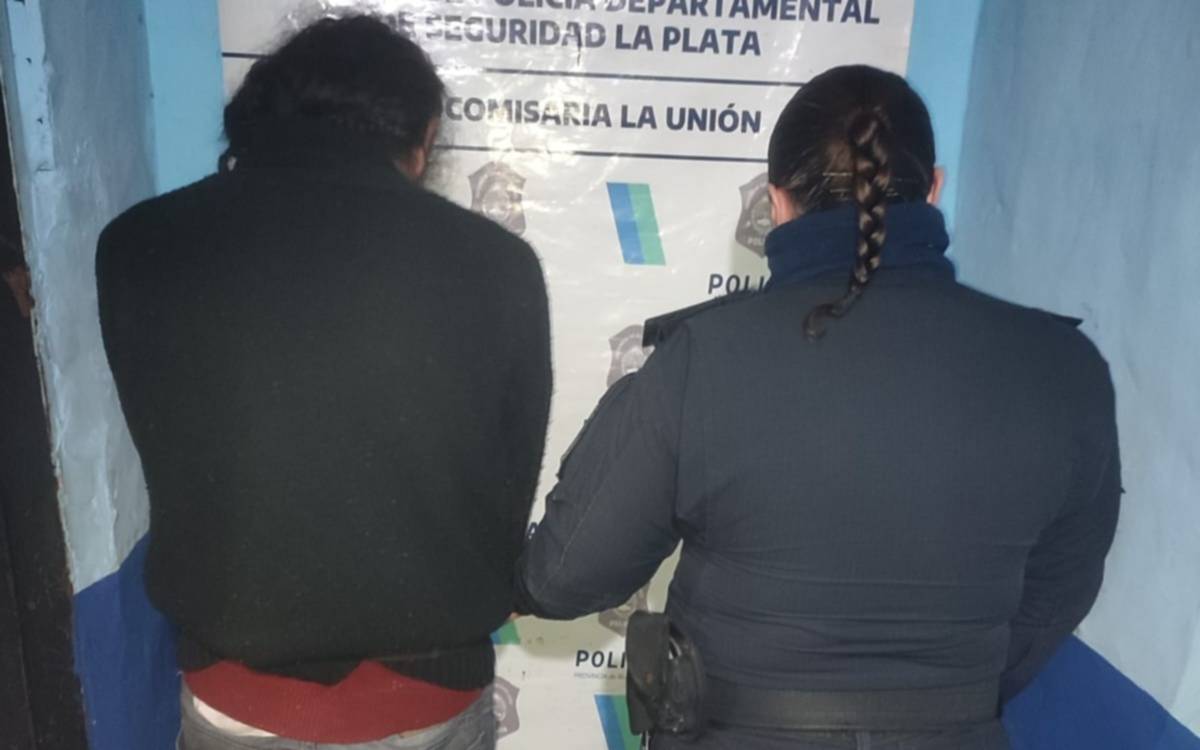 La Plata: salió de compras con una tarjeta de débito robada, le pidieron el DNI y terminó preso