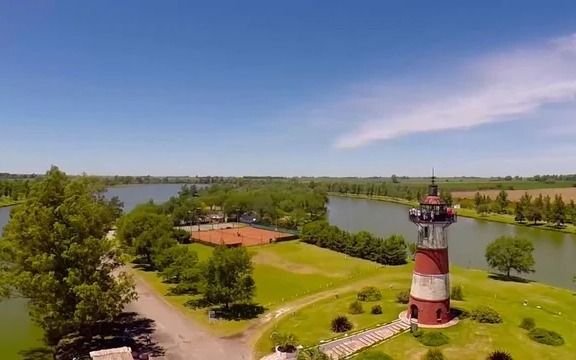 Escapada: el misterioso faro marítimo en un pueblo rural bonaerense ubicado a 600 kilómetros de la Costa