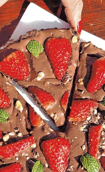 Nutella Cookie Pizza