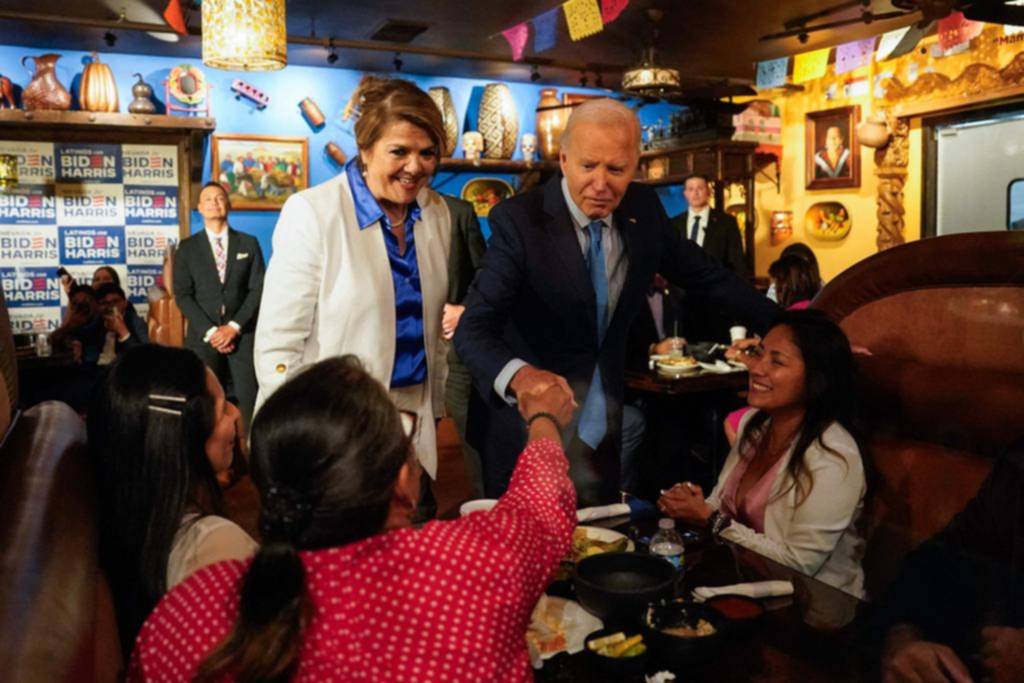 Biden no pega una: tiene Covid-19 y pierde apoyos