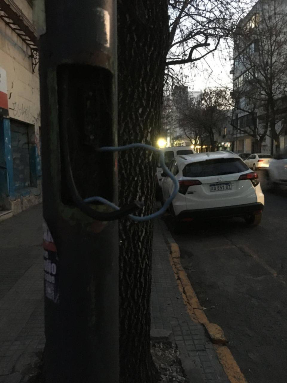 Piden por luminarias en mal estado en pleno Centro