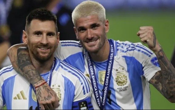 De Paul, íntimo: "Vimos llorar a Messi en la pantalla del estadio y dijimos 'es por él'"