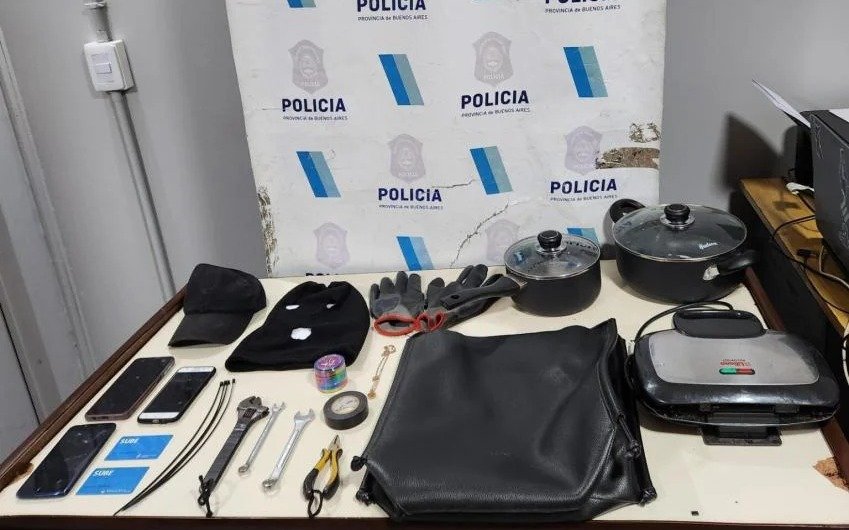 En una falsa cita le desvalijaron la casa