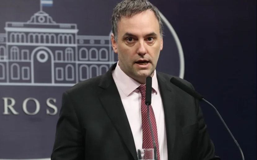 Adorni se distanció de Villarruel por su dichos contra Francia: "Fue un desafortunado comentario"