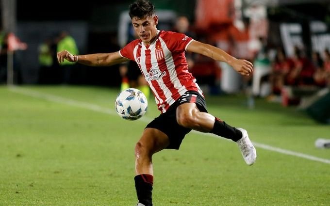 Estudiantes oficializó la venta de la mitad del pase de Franco Zapiola
