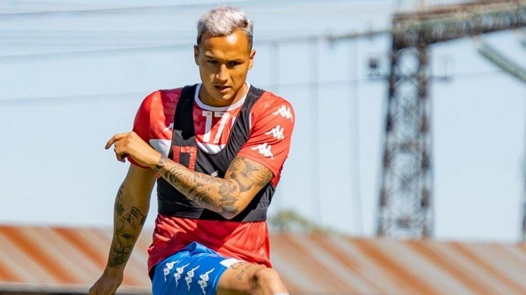 Un Lobo sin defensas: Méndez analiza el reemplazo de Cabral y podría tener otra cara nueva